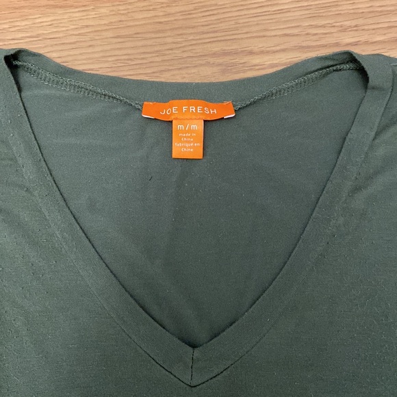 Green v-neck tee with leather sleeves - size M - Picture 2 of 3